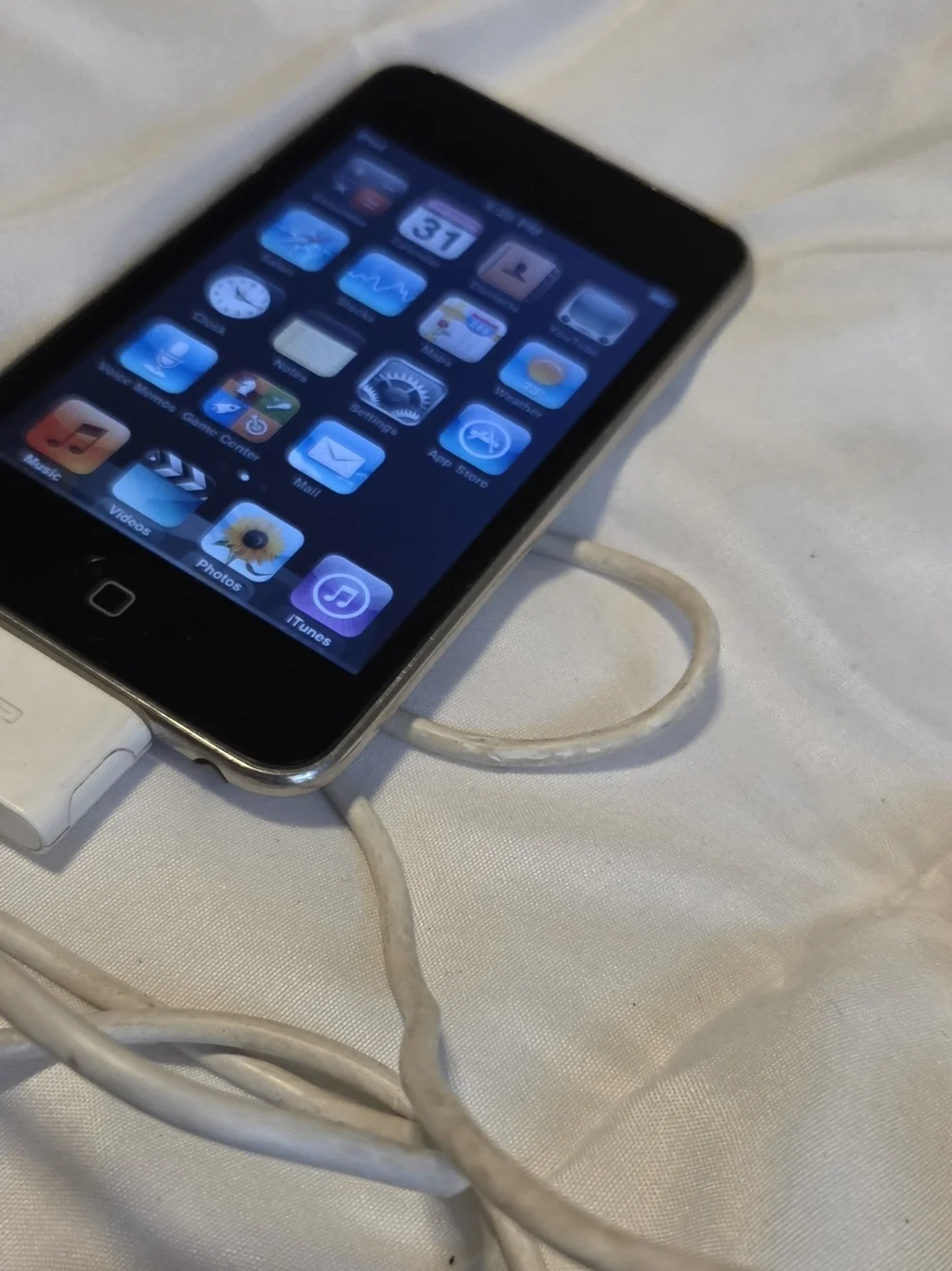 Apple iPod Touch (Black) - Front Display